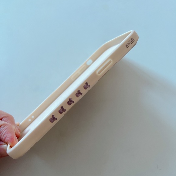 Iphone13 pro max case + tempered glass screen protector - Picture 4 of 4